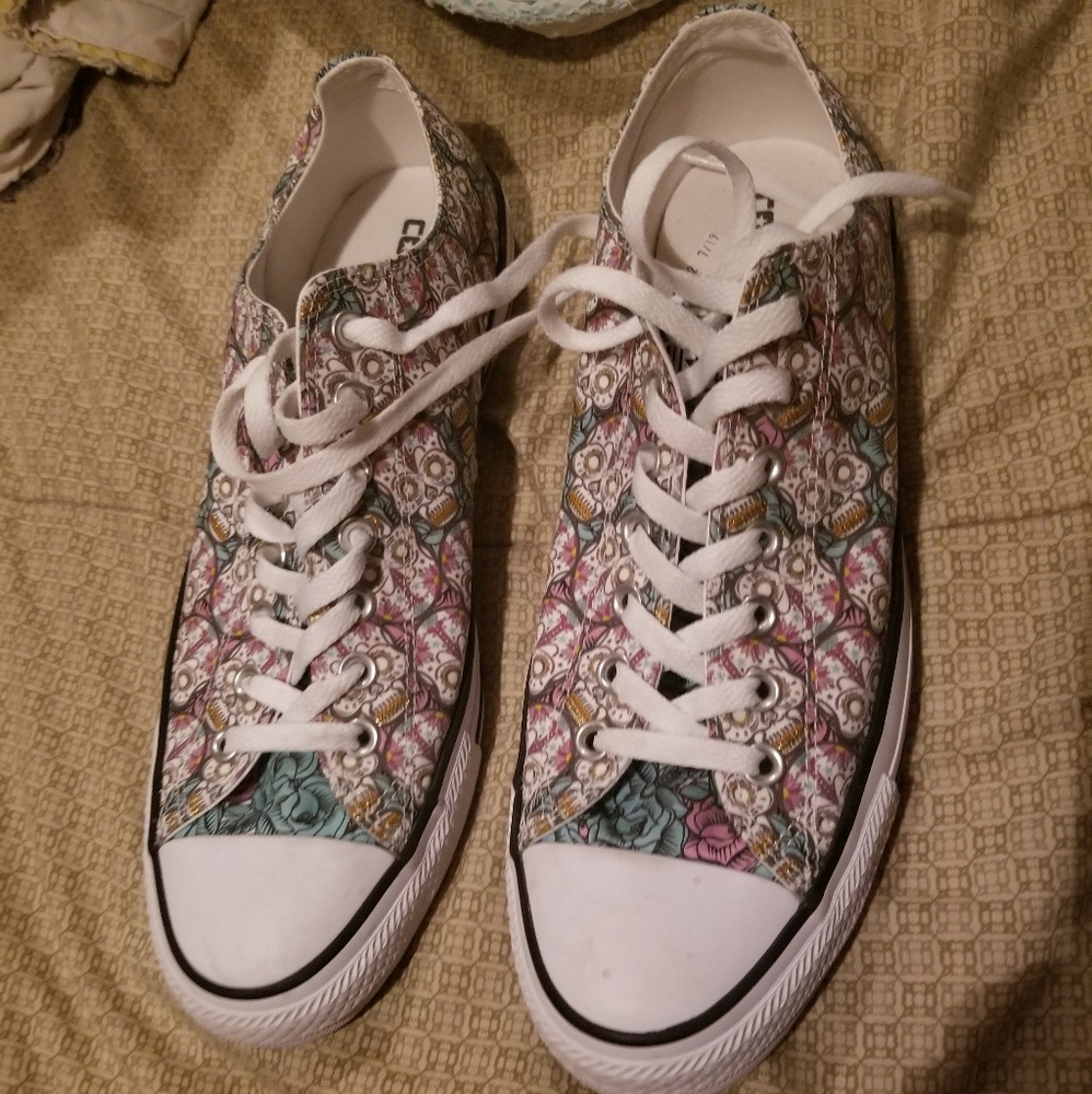 Converse sugar skull shoes